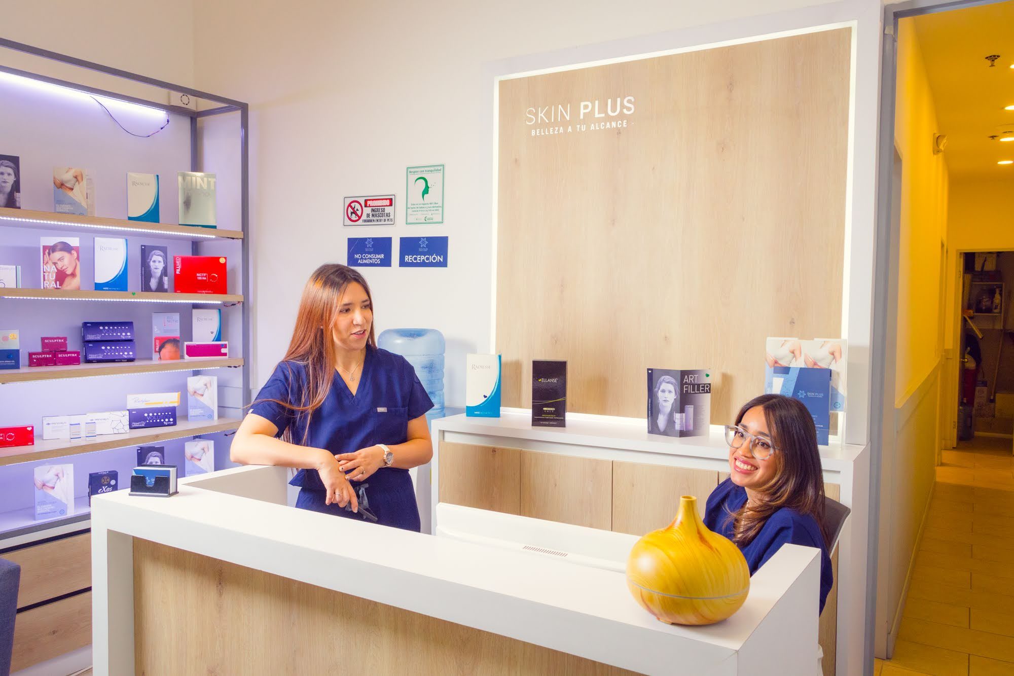 Recepción de Skin Plus en Bogotá