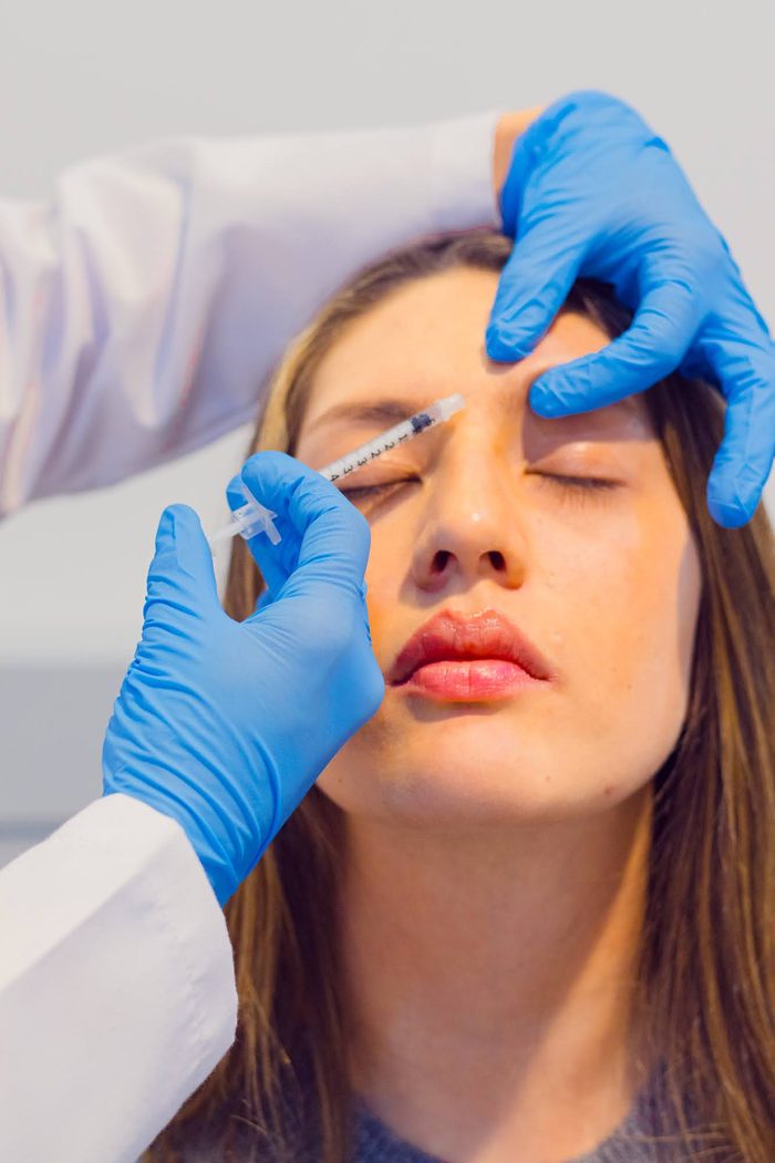 Tratamiento de toxina en el tercio superior del rostro