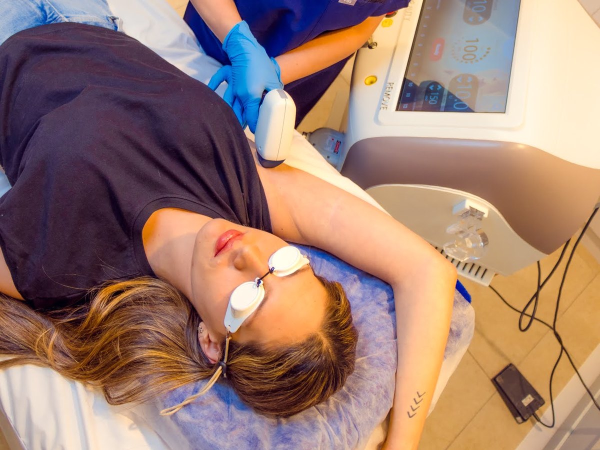 Sesión de depilación láser Alma Soprano en Skin Plus Bogotá