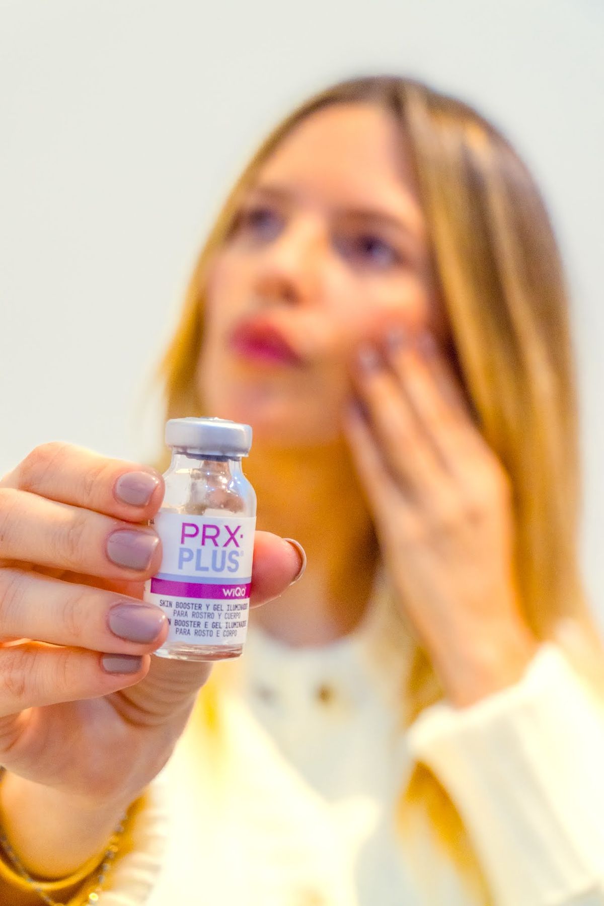Vial de PRX PLUS usado en el tratamiento tópico facial en Skin Plus Bogotá